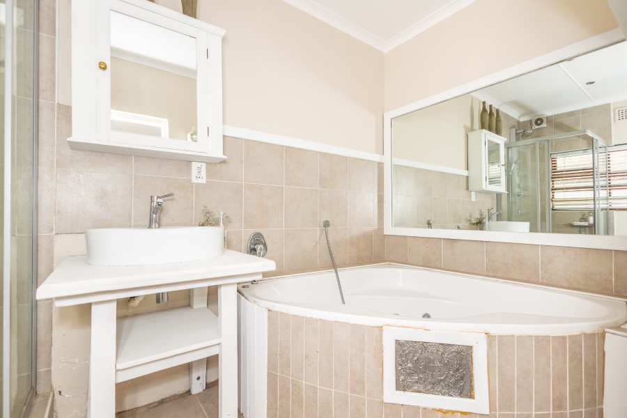 5 Bedroom Property for Sale in Langerug Western Cape